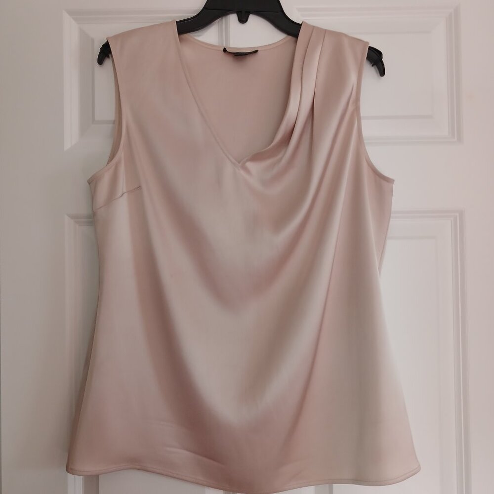ST. JOHN Champagne Satin V Neck Pleated Flowy Sleeveless Top Blouse